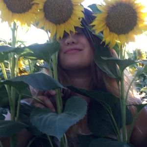 Meet your Posher, Monica